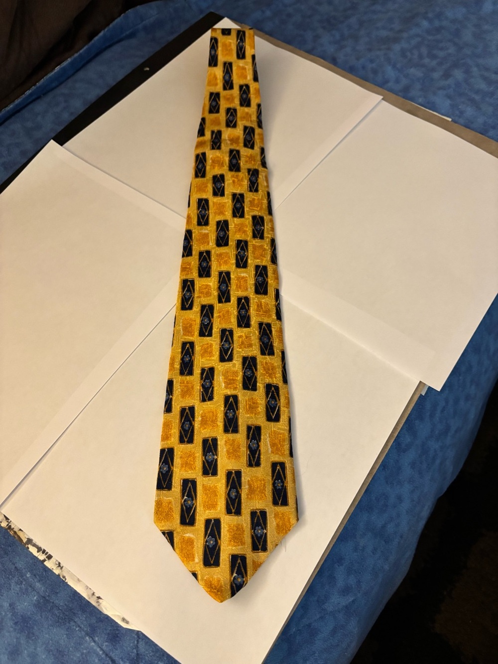 Geoffrey Beene Men's Yellow Geometric Silk Tie - Geoffrey Beene tie